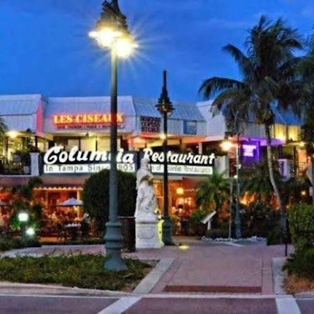 Charming Studio Unit Across From Lido Key Beach 사라소타 외부 사진