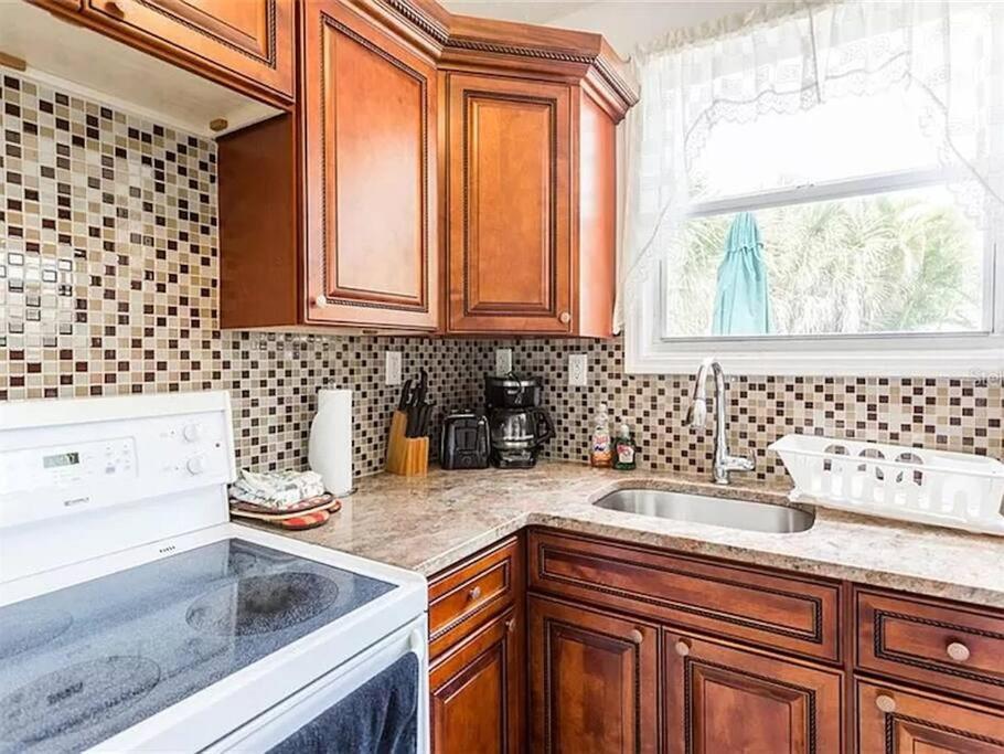 Charming Studio Unit Across From Lido Key Beach 사라소타 외부 사진