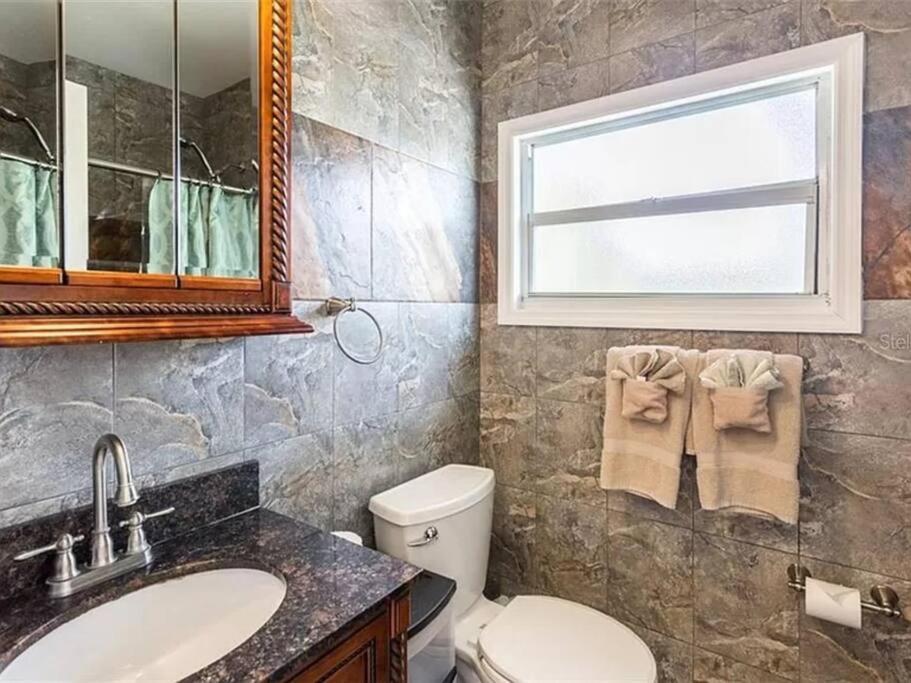 Charming Studio Unit Across From Lido Key Beach 사라소타 외부 사진