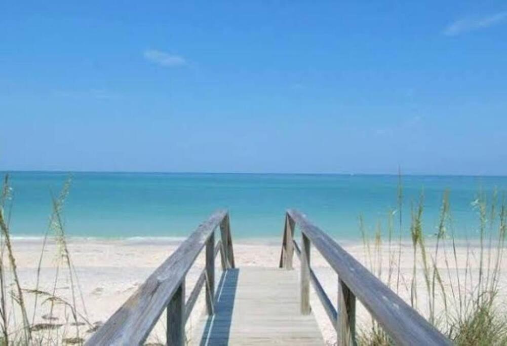 Charming Studio Unit Across From Lido Key Beach 사라소타 외부 사진