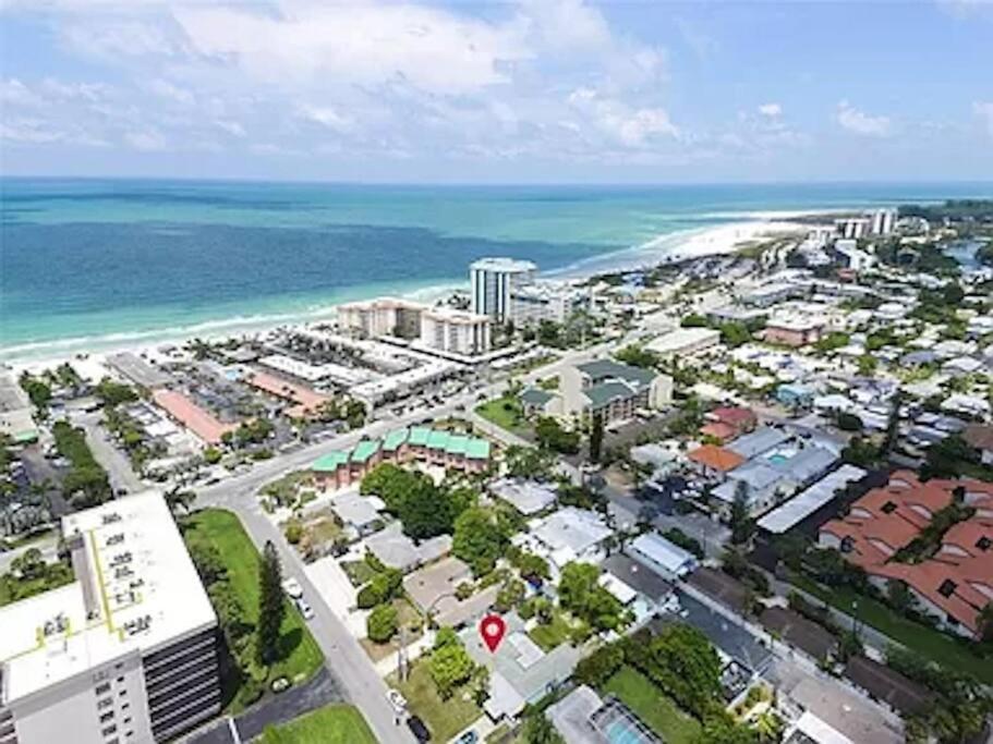 Charming Studio Unit Across From Lido Key Beach 사라소타 외부 사진