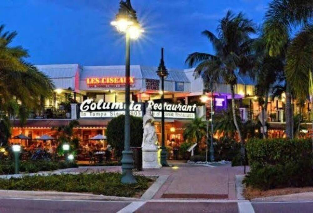 Charming Studio Unit Across From Lido Key Beach 사라소타 외부 사진