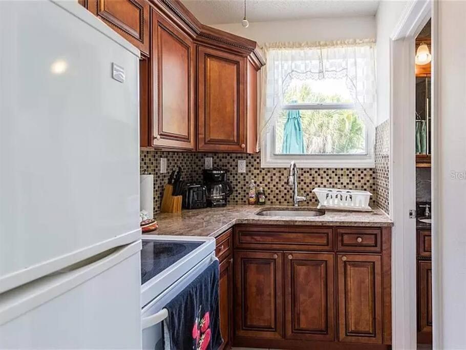 Charming Studio Unit Across From Lido Key Beach 사라소타 외부 사진